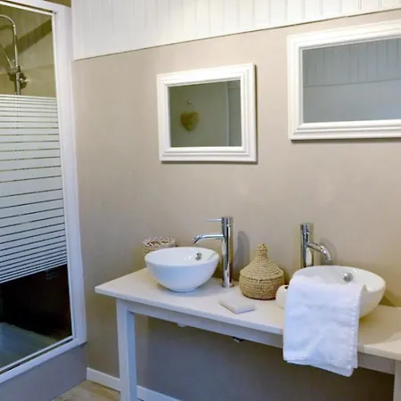 Ailes Et Iles Bed and Breakfast 3*